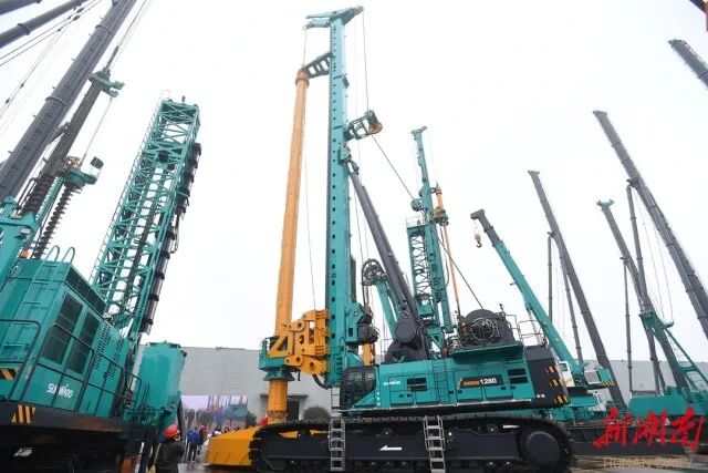 湖南日报 | 坚持创新驱动,山河智能助力打造国家重要先进制造业高地