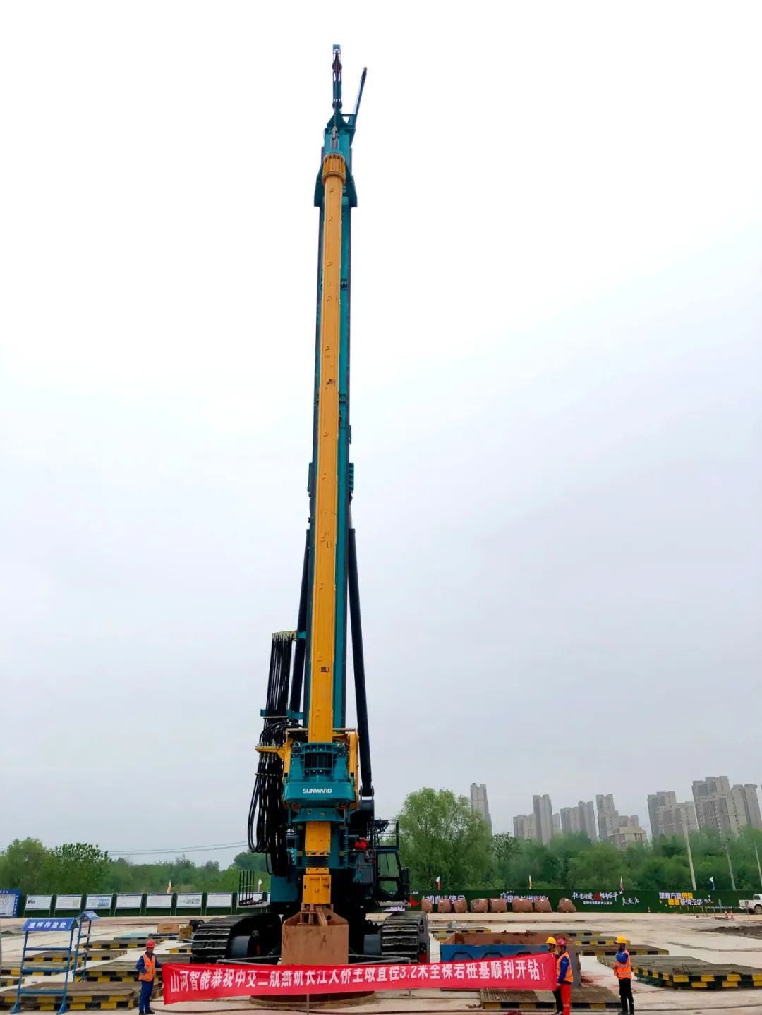 再啃“硬骨头”!山河智能“超级桩备”助建燕矶长江大桥