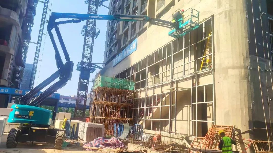 正式“上岗”!山河智能首台电动曲臂式高空作业平台入驻华南市场