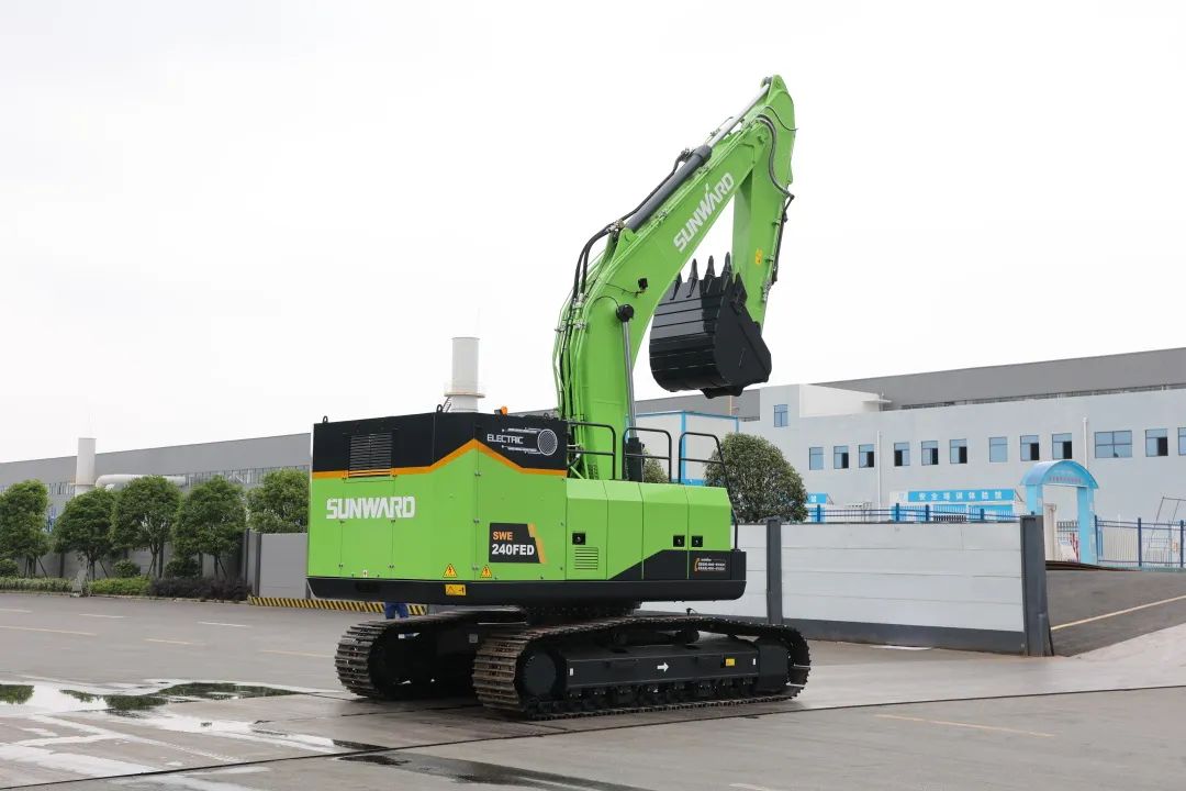 征战川藏铁路!山河智能新一代电动挖掘机成功交付