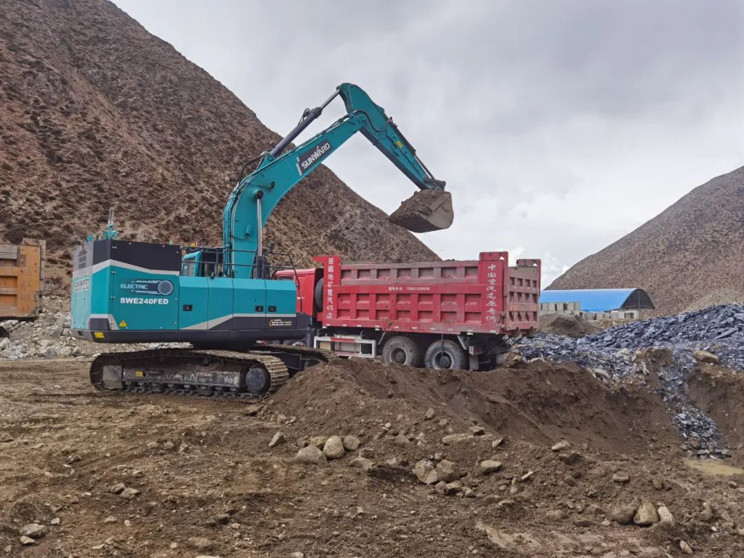 征战川藏铁路!山河智能新一代电动挖掘机成功交付