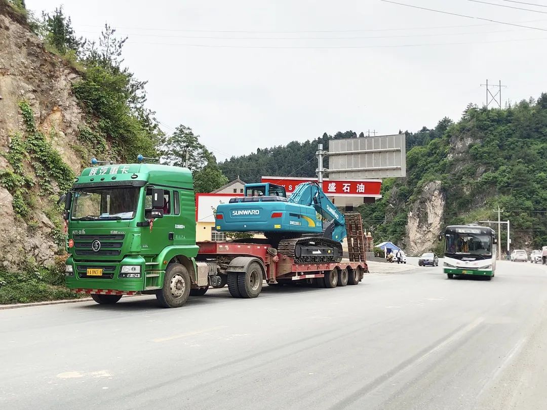 三员山河挖机“悍将”收服“铁粉”一枚,凭什么?