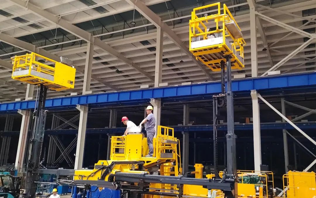 为铁路运输保驾护航!山河智能自主研制首套三平台作业装置成功交付