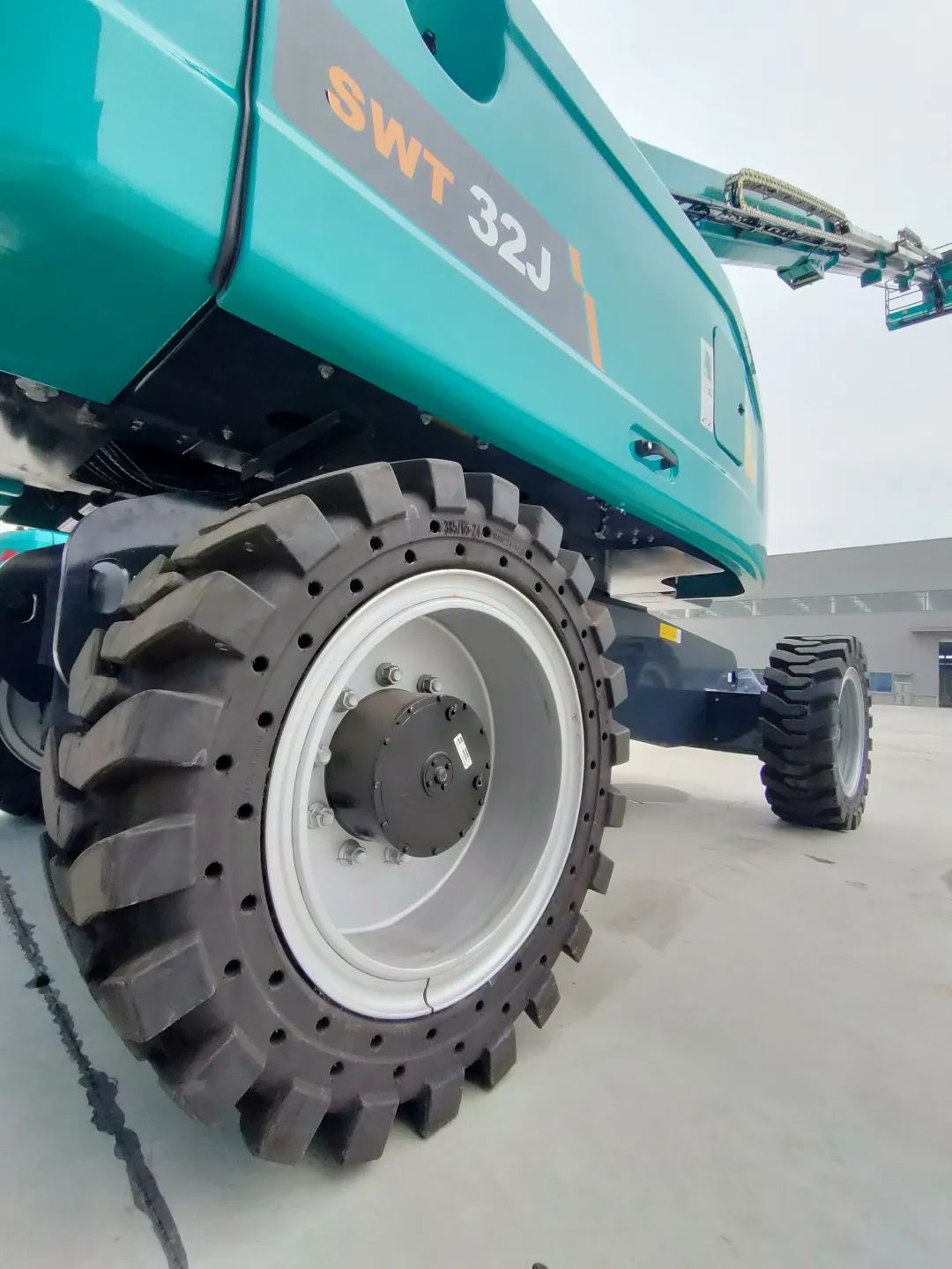 无需扩桥!山河智能国四款32米直臂式高空作业平台成功下线