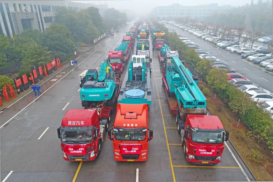 新局新篇,宏兔启航!山河智能超200台套设备集中发货