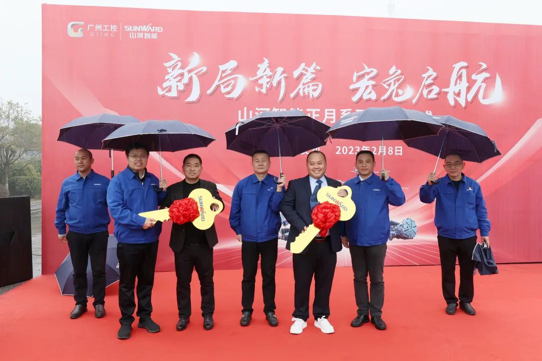 新局新篇,宏兔启航!山河智能超200台套设备集中发货