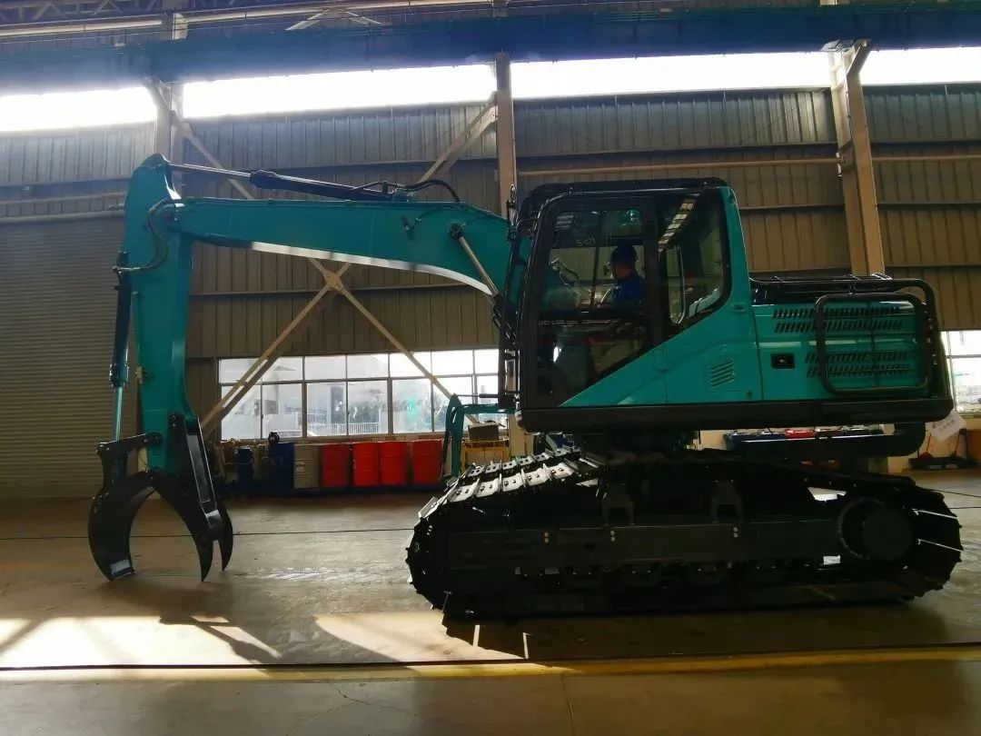 翻山越岭,称霸“武林”!山河智能首款中型林业挖掘机成功下线