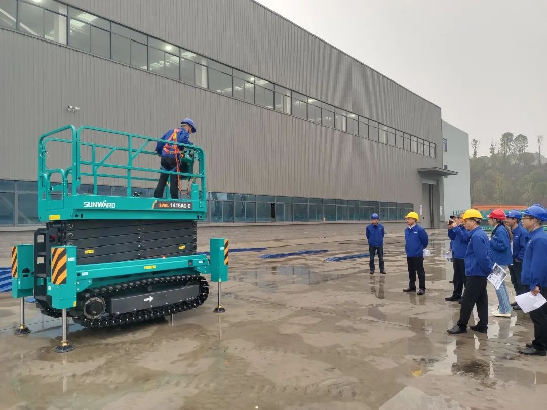 出厂即“出道”!山河智能首款履带剪叉式高空作业平台批量上市