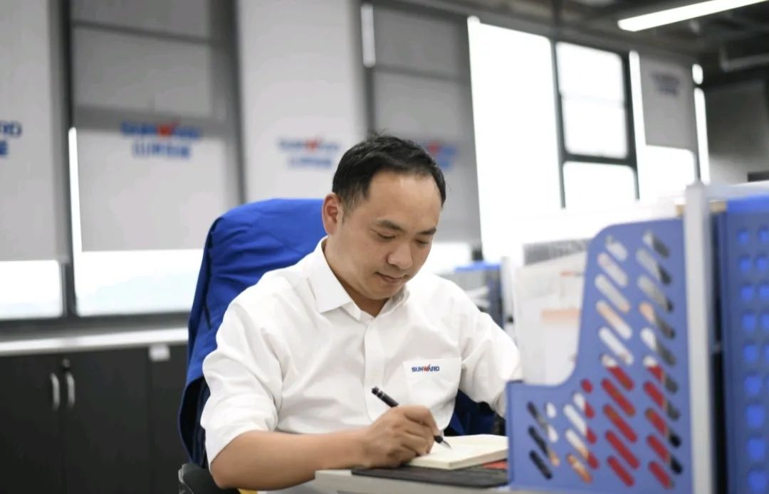 长沙市召开庆祝“五一”国际劳动节大会,山河智能1个人1集体获表彰!