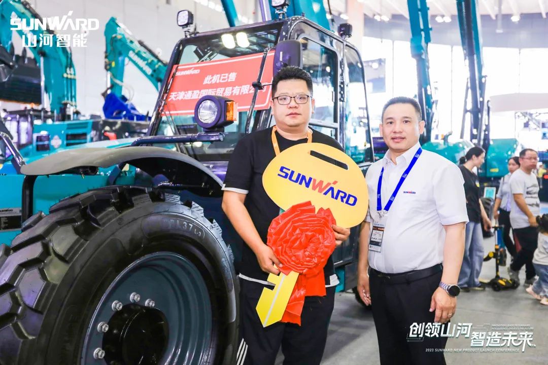 聚焦电动化、智能化!山河智能全系列高空机械产品亮相长沙展