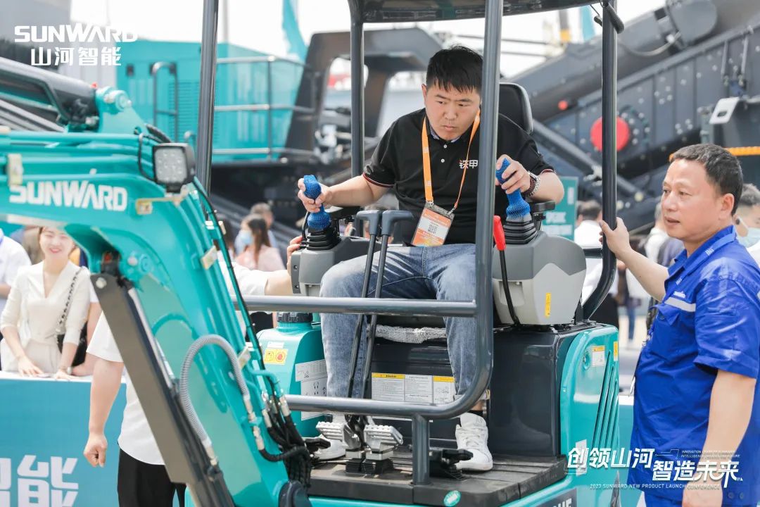 精品出击、互动不断!山河智能F系列挖掘机闪耀长沙展