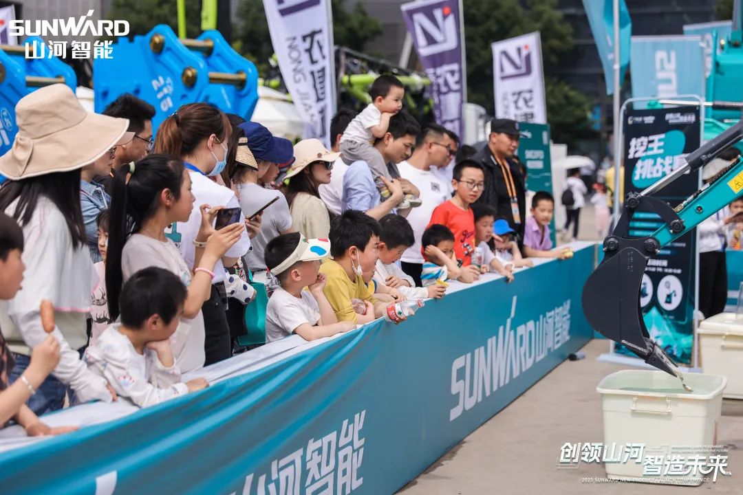 精品出击、互动不断!山河智能F系列挖掘机闪耀长沙展