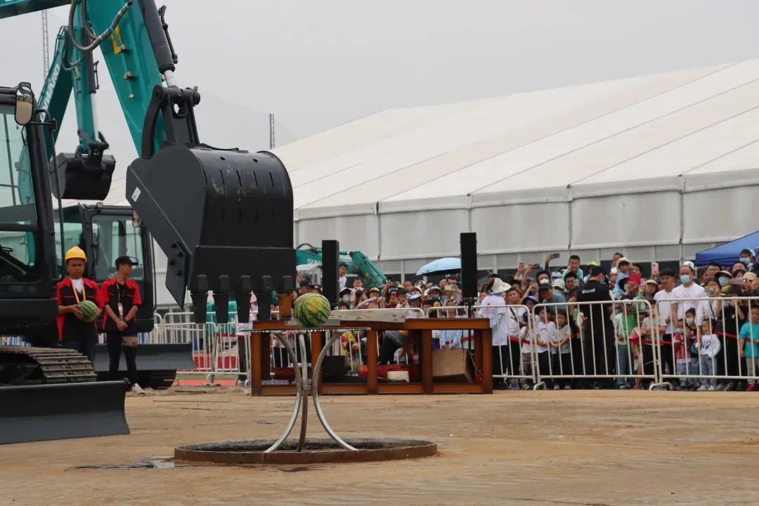 精品出击、互动不断!山河智能F系列挖掘机闪耀长沙展