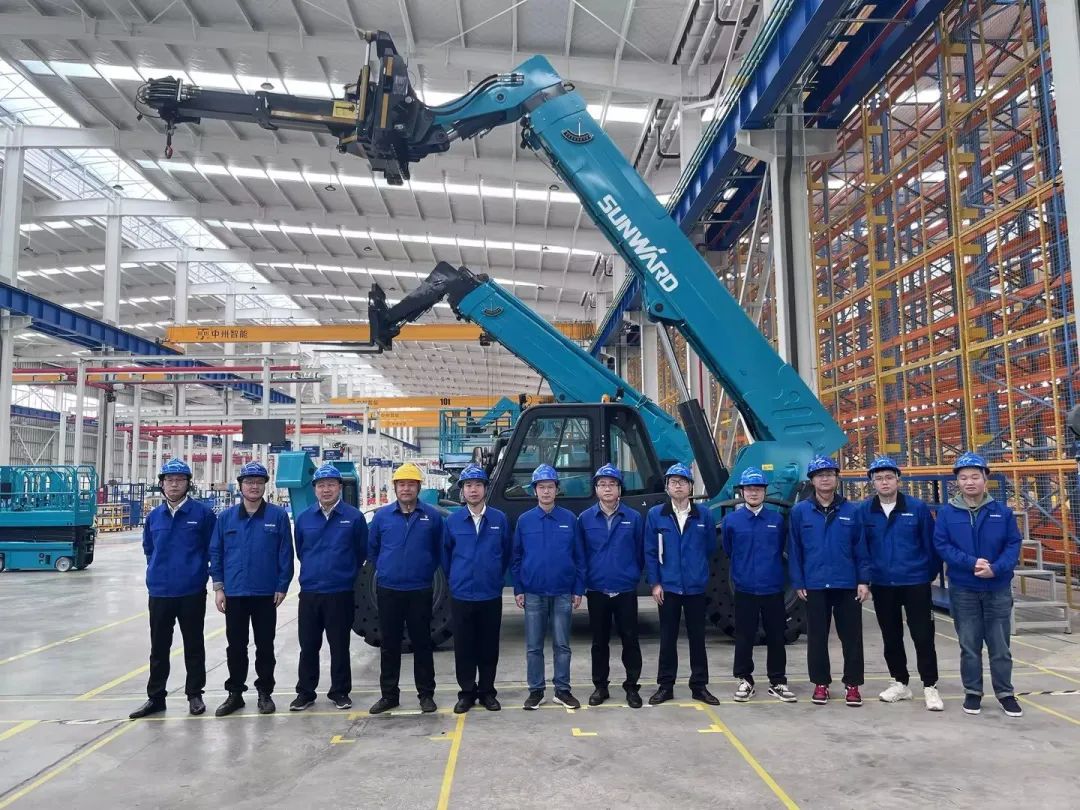 独家定制!山河智能油缸更换机器人顺利下线