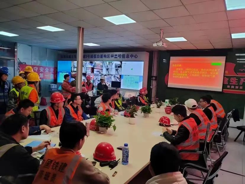 最新进展!中铁山河深圳地铁3号线低-白盾构区间左线顺利贯通