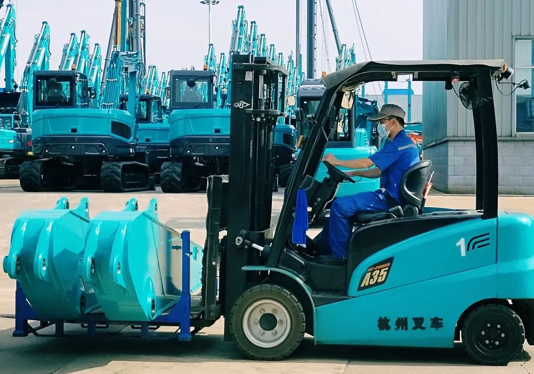 劳动光荣,创造伟大!记录那些平凡且伟大的劳动瞬间