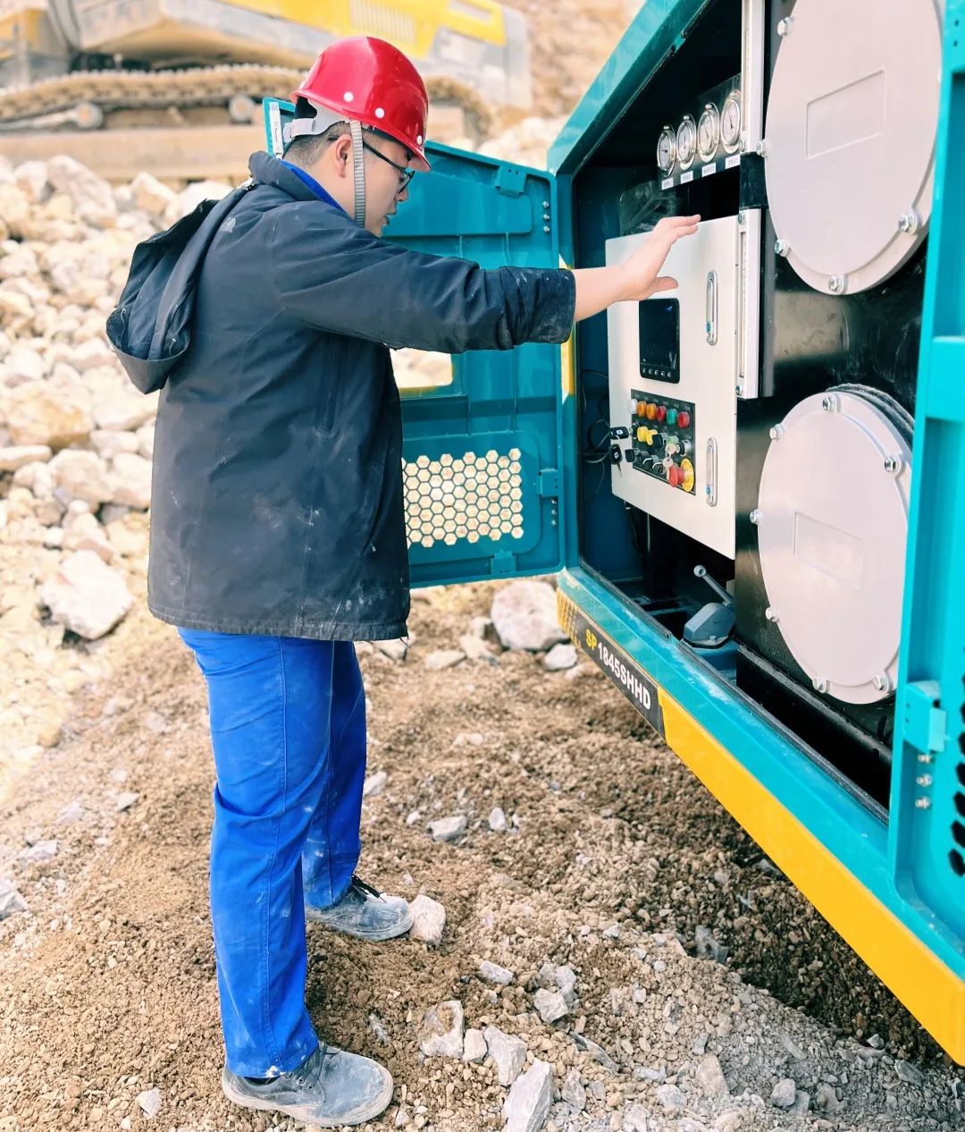 劳动光荣,创造伟大!记录那些平凡且伟大的劳动瞬间