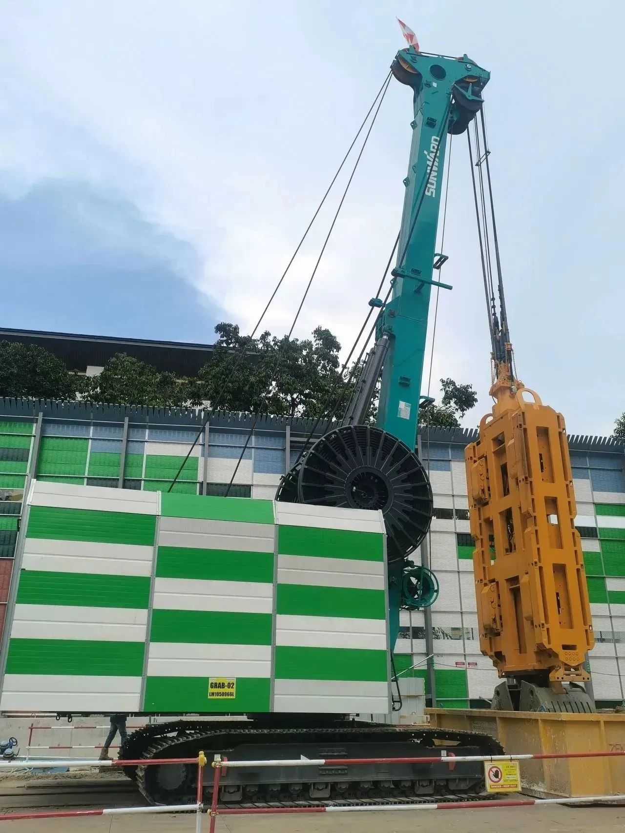 助力国内国际重大工程!山河智能液压抓斗实力“出圈”