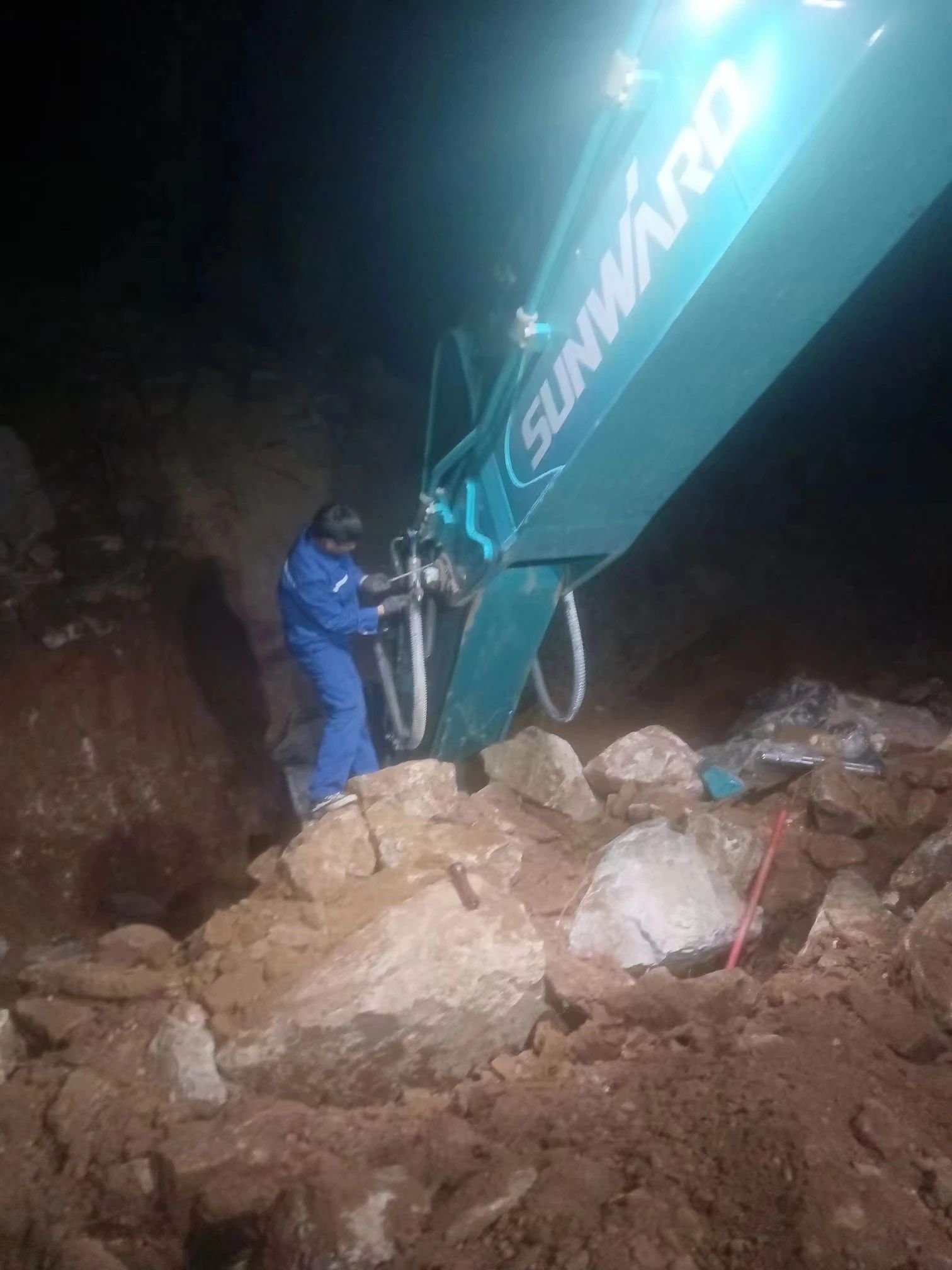 一线“热”闻 | 专业售后,用心服务!山河智能挖掘机服务万里行一直在路上