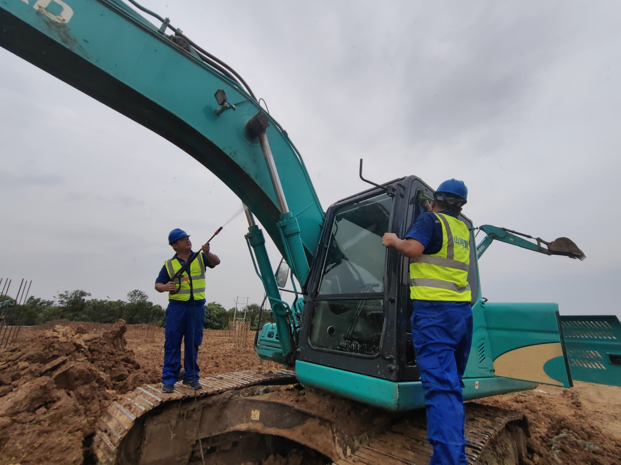 一线“热”闻 | 专业售后,用心服务!山河智能挖掘机服务万里行一直在路上