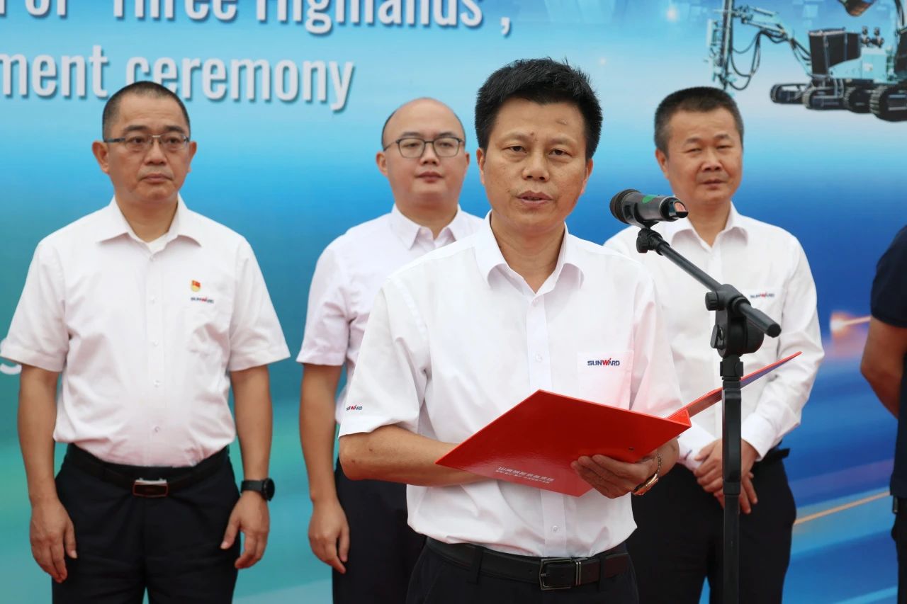 持续进军国际市场!山河智能近百台设备集中发货