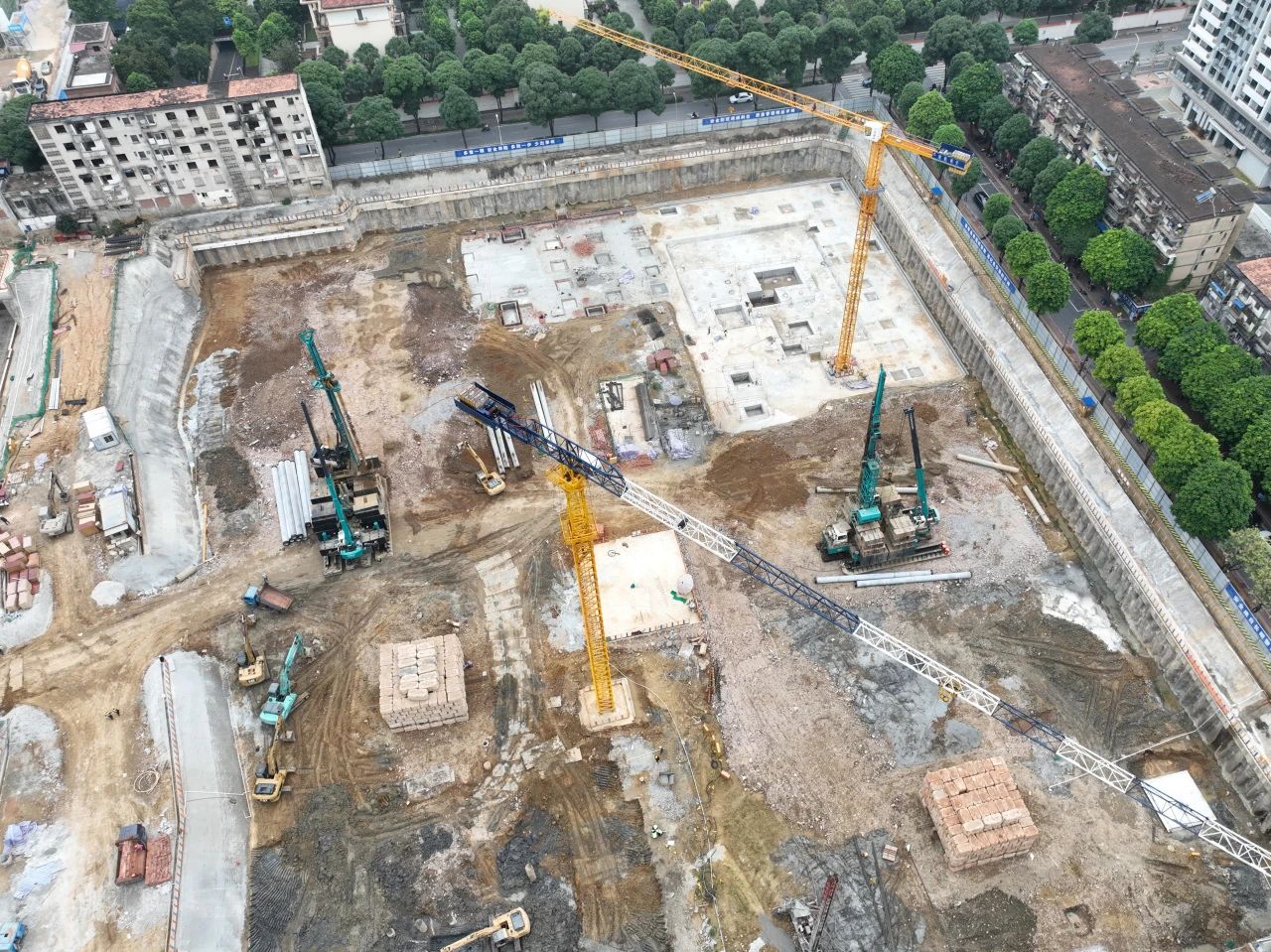 “绿巨人”显神威!山河智能引孔式静力压桩机助建“绿城”南宁民生项目