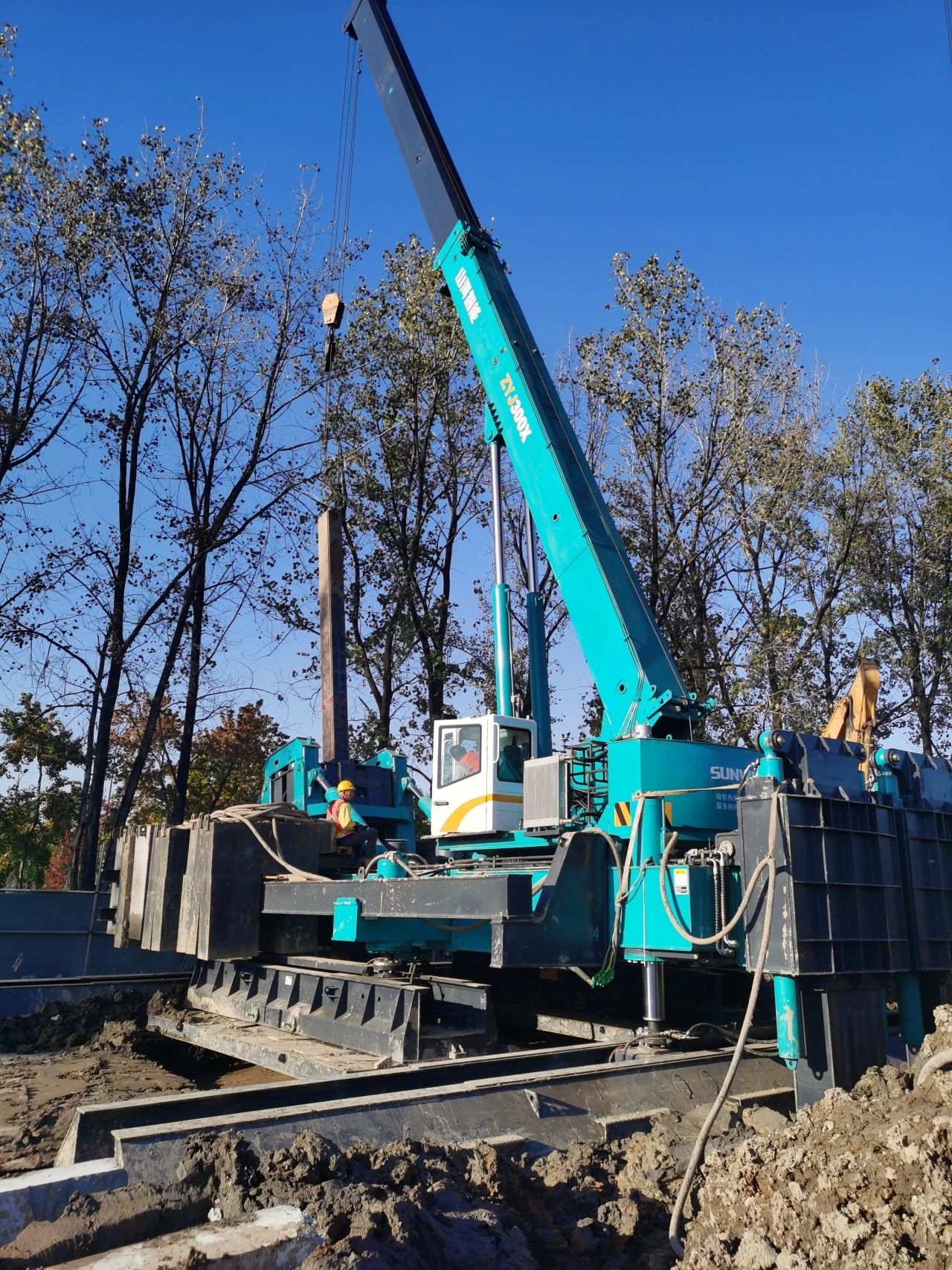 “山河绿”闪耀西子湖畔!山河智能ZYJ300X斜桩压桩机强势来袭