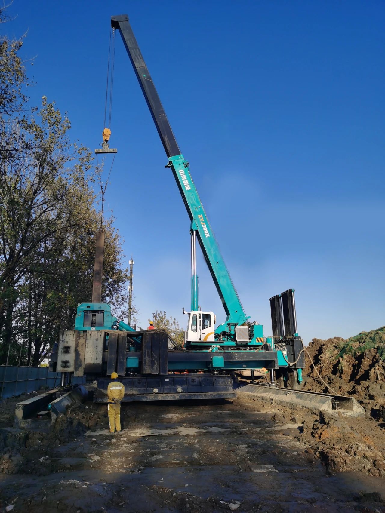 “山河绿”闪耀西子湖畔!山河智能ZYJ300X斜桩压桩机强势来袭