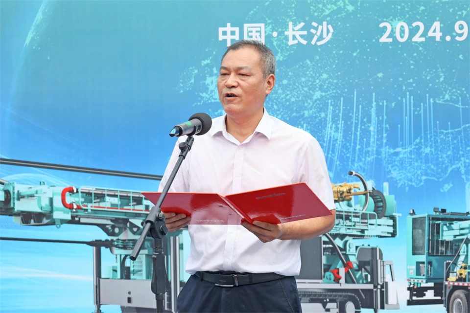 引领绿色科技新篇章!山河智能新能源钻机成功交付