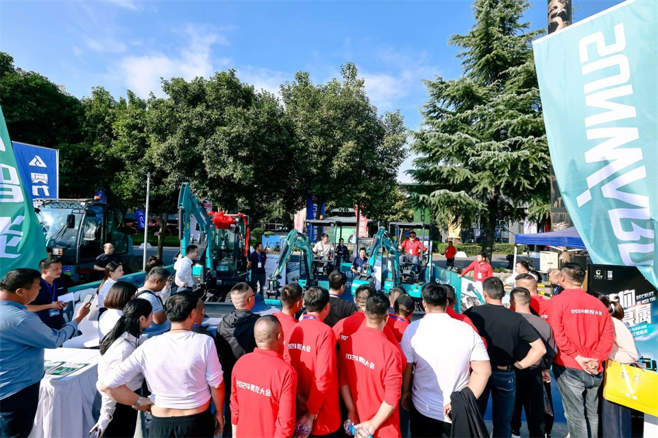 展现“掘”对实力!山河智能亮相2024微挖大会暨小型设备大会