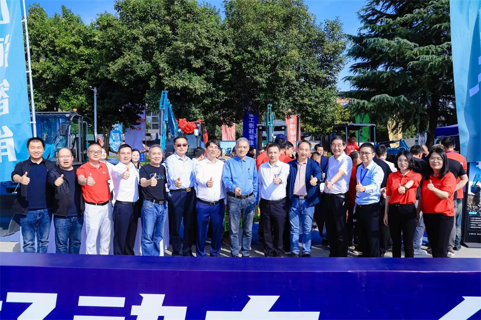 展现“掘”对实力!山河智能亮相2024微挖大会暨小型设备大会