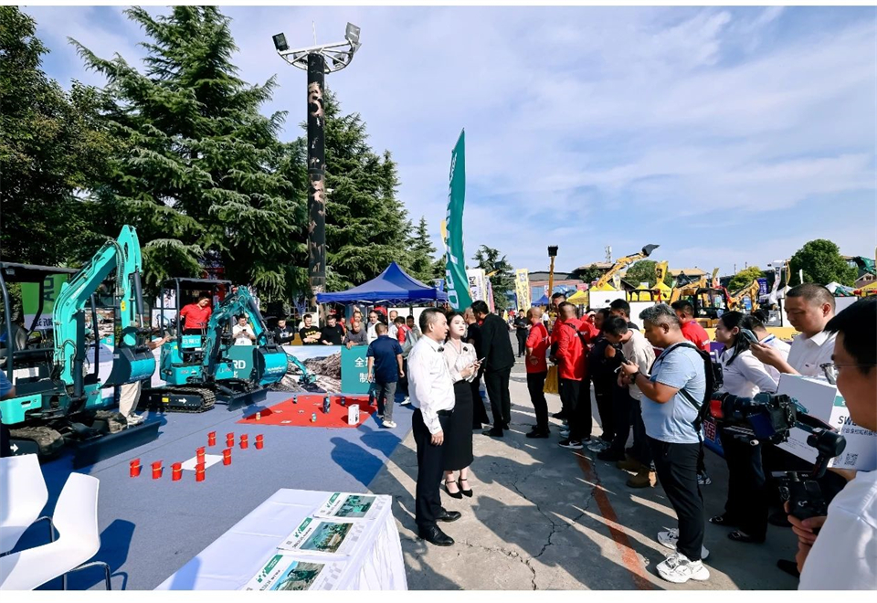 展现“掘”对实力!山河智能亮相2024微挖大会暨小型设备大会