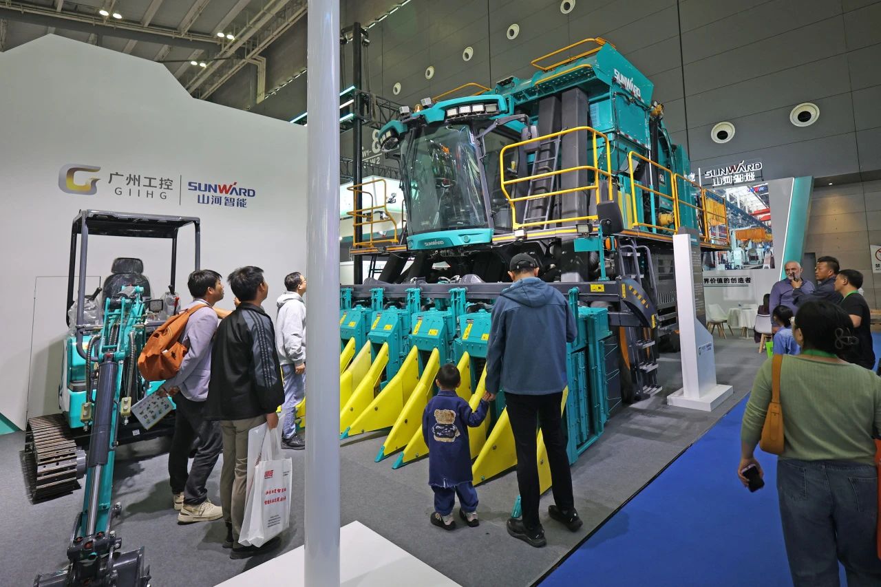 聚焦智能化、无人化!山河智能携多款产品亮相2024中国国际农业机械展