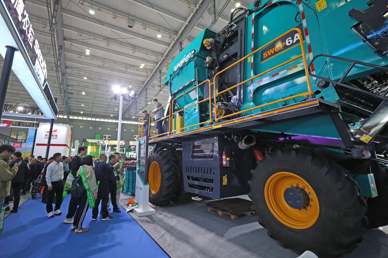 聚焦智能化、无人化!山河智能携多款产品亮相2024中国国际农业机械展