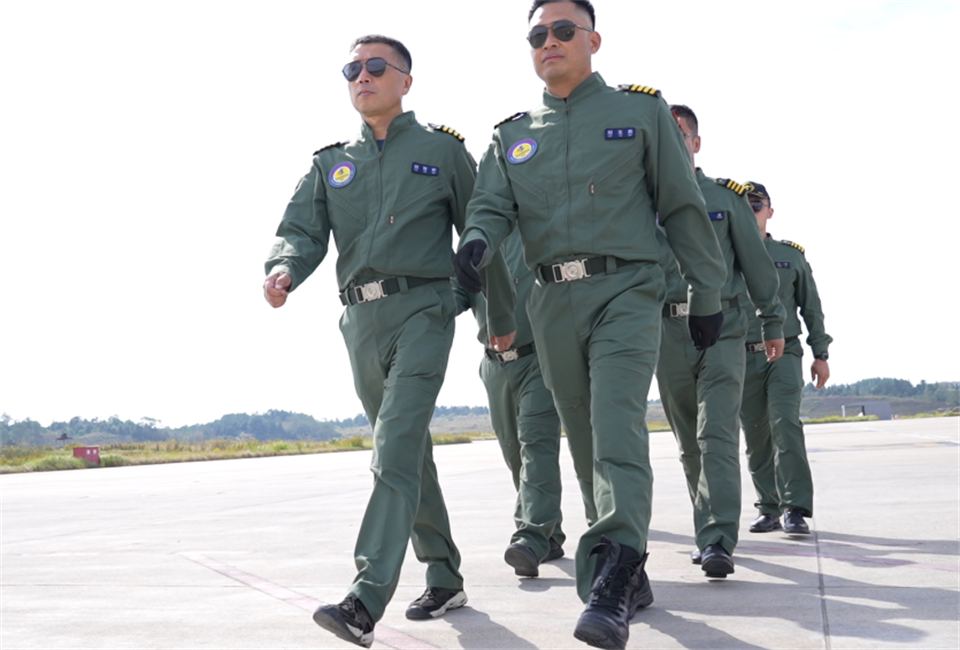 十年织得山河秀,践行初心创未来!山河飞行表演队成立10周年庆典活动隆重举行