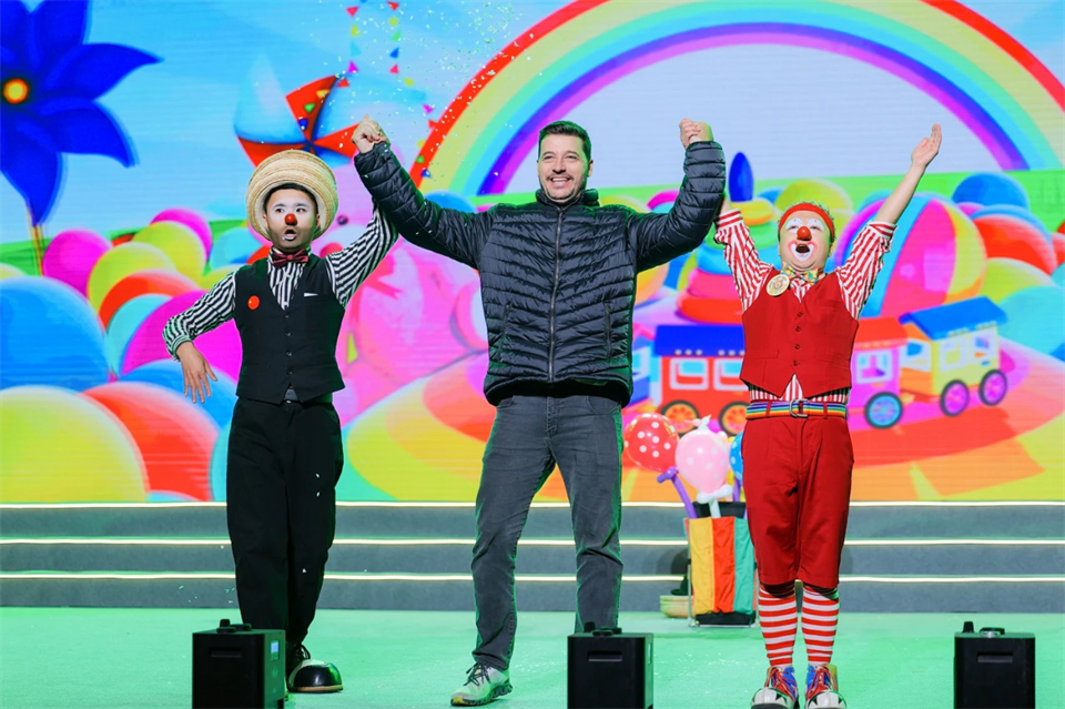 创新引领价值 理想成就未来——庆祝山河智能成立25周年表彰大会暨文艺晚会隆重举行