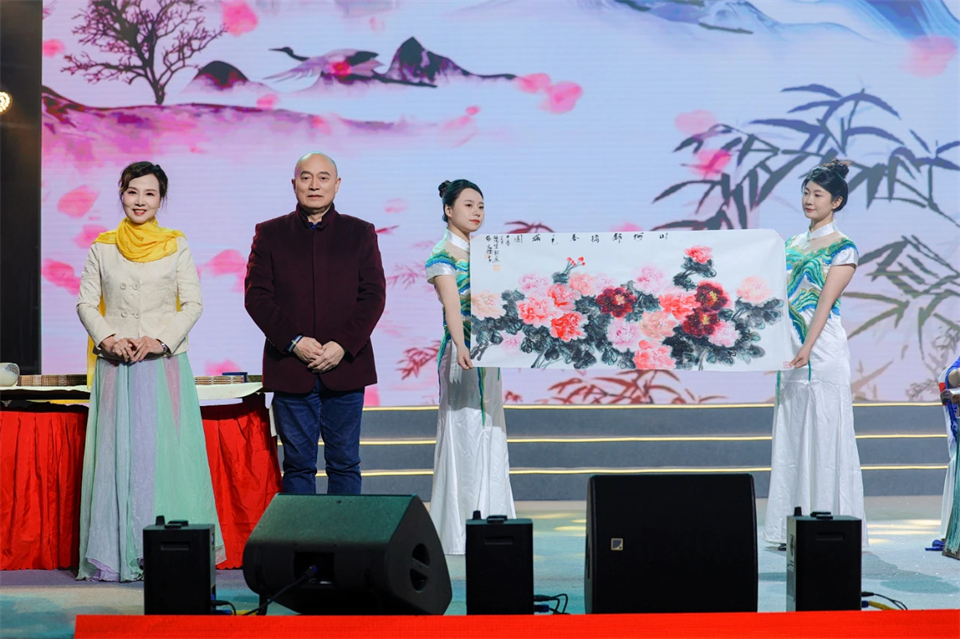 创新引领价值 理想成就未来——庆祝山河智能成立25周年表彰大会暨文艺晚会隆重举行