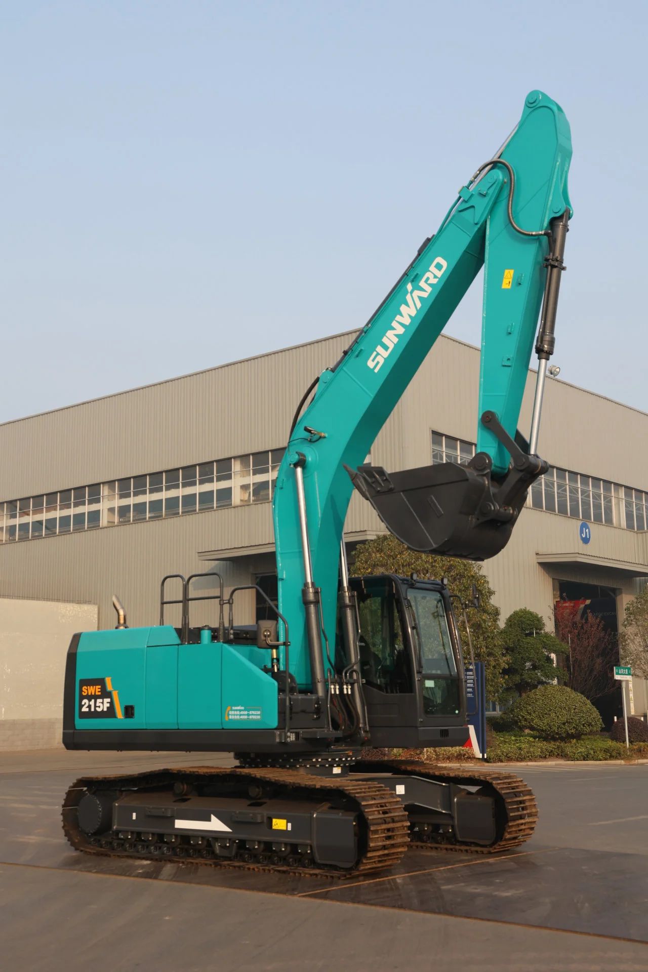 聚焦市场需求,山河智能三款精品工程液压挖掘机成功下线