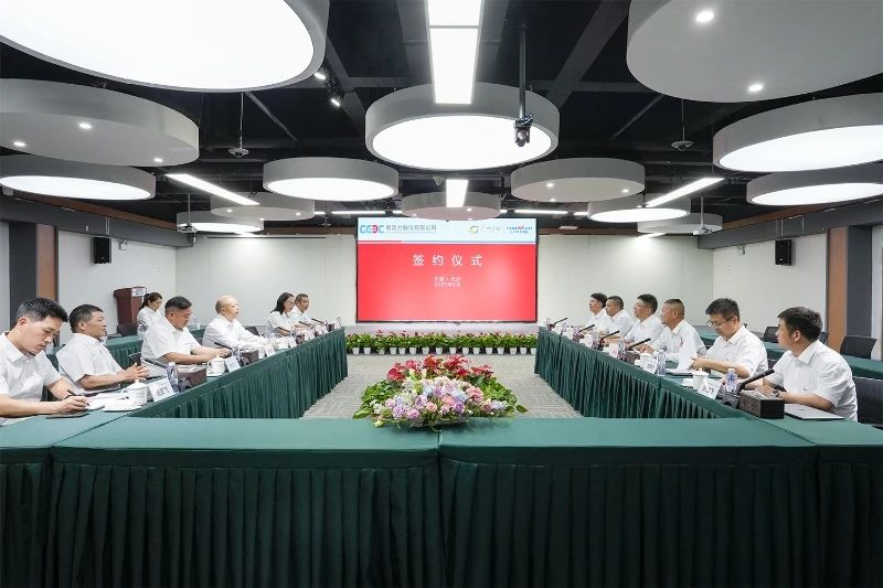 山河智能与易普力公司深化战略合作,共筑混装设备技术转化新标杆