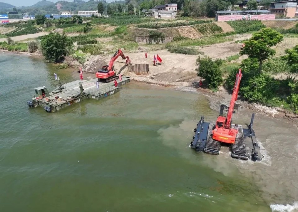 硬核破解“最后一公里”难题,山河智能应急救援设备助力“应急使命·2025”演习!