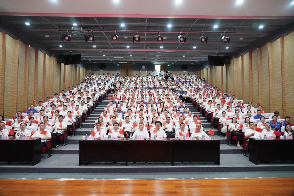 山河智能组织集中收看纪念中国人民抗日战争暨世界反法西斯战争胜利80周年大会