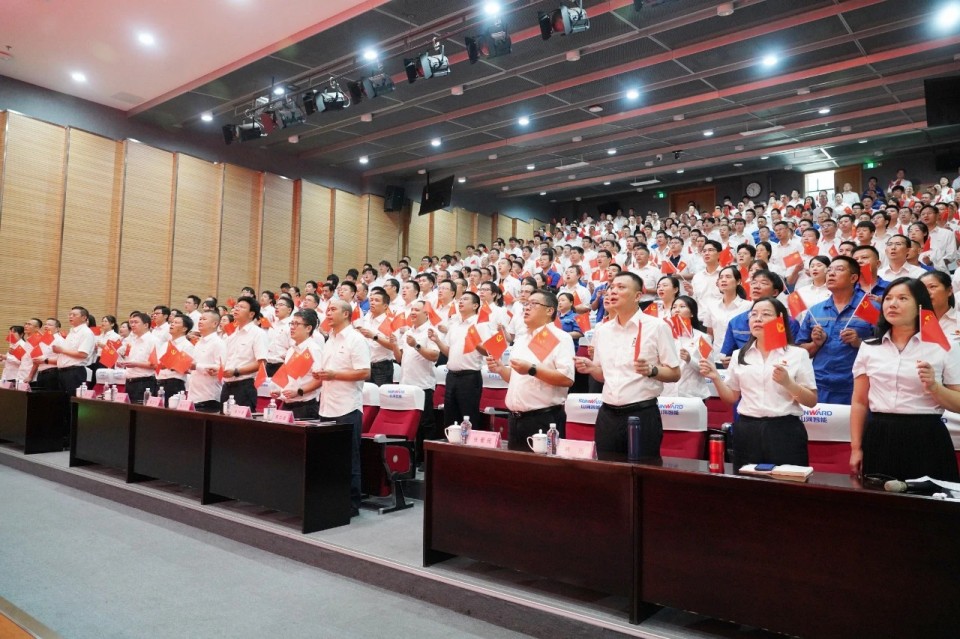 山河智能组织集中收看纪念中国人民抗日战争暨世界反法西斯战争胜利80周年大会