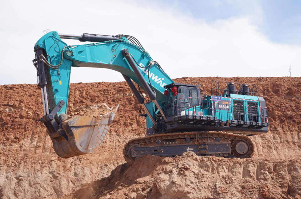 创新引领,实力见证!山河智能明星产品荣登“2025工程机械TOP10年度榜”