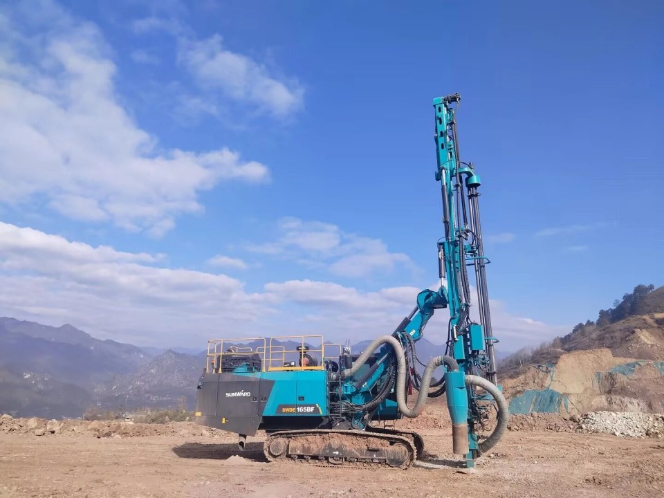 创新引领,实力见证!山河智能明星产品荣登“2025工程机械TOP10年度榜”