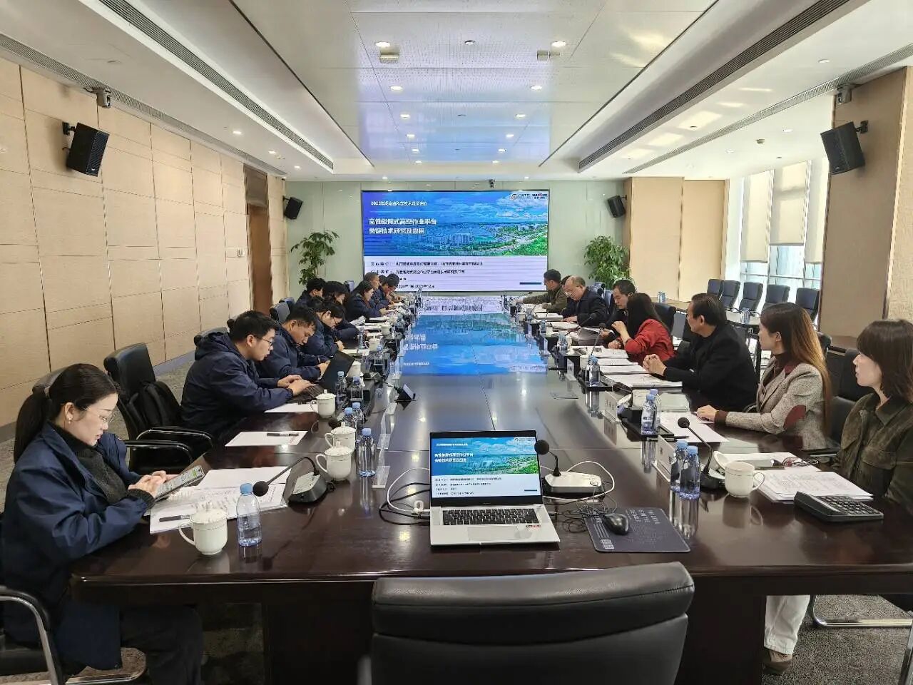 技术创新,引领行业!山河智能高性能臂式高空作业平台项目通过科技成果评价