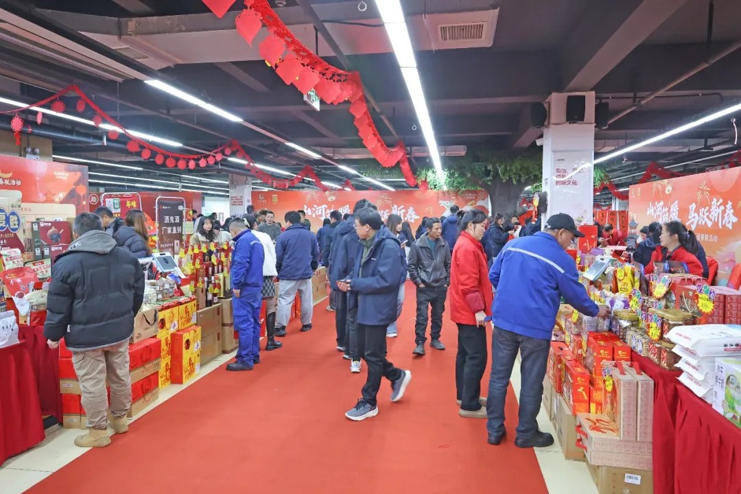 笔墨迎春,祝福暖心!在山河智能“囤”年味、送温暖、迎新春