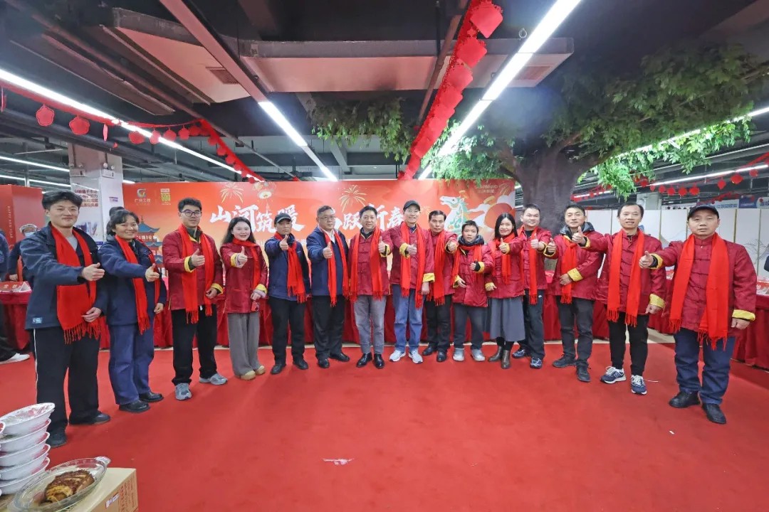 笔墨迎春,祝福暖心!在山河智能“囤”年味、送温暖、迎新春