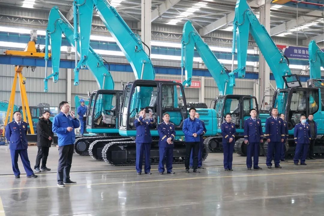 消防救援局考察山河智能无人化应急救援装备