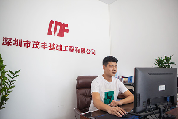 我叫阿忠,忠于事业,也忠于山河智能旋挖钻机