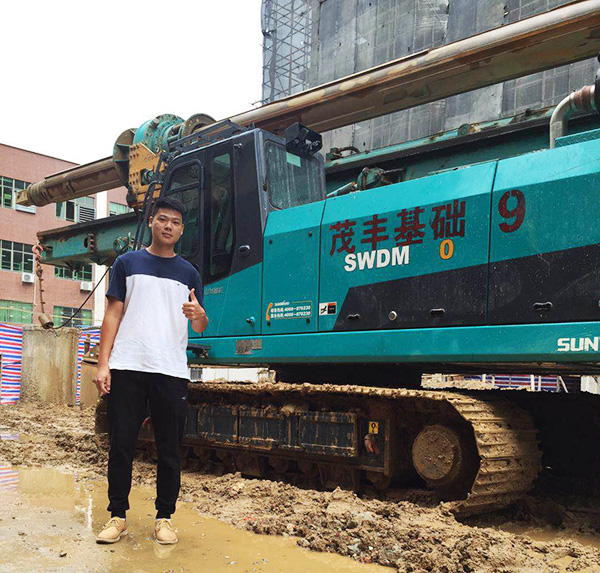 我叫阿忠,忠于事业,也忠于山河智能旋挖钻机